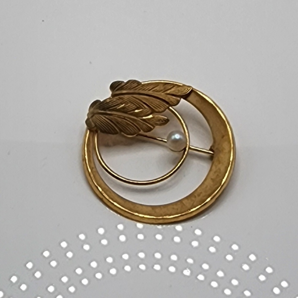 Vintage gold filled brooch